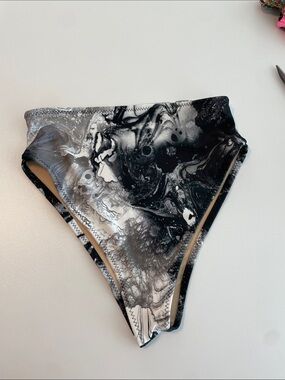 High-Waist Marble Print Swim Bottoms - Black & White